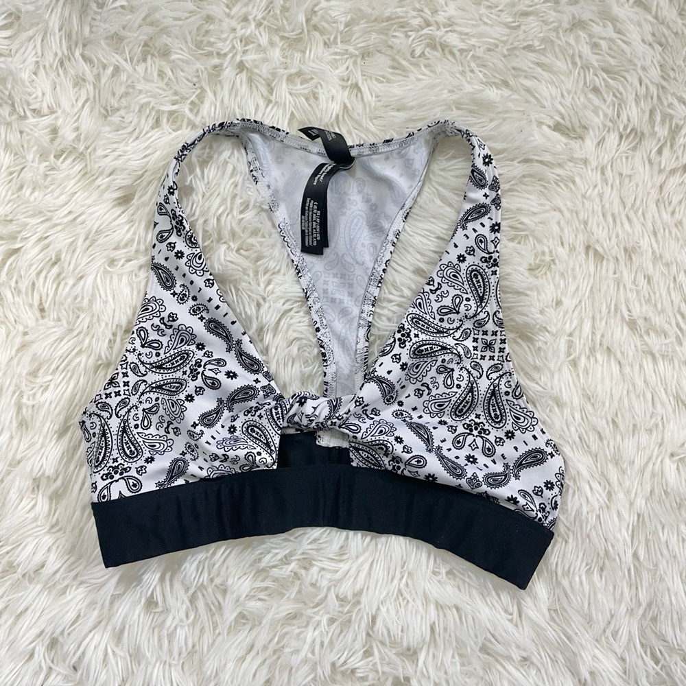 Victoria’s Secret pink sports bra